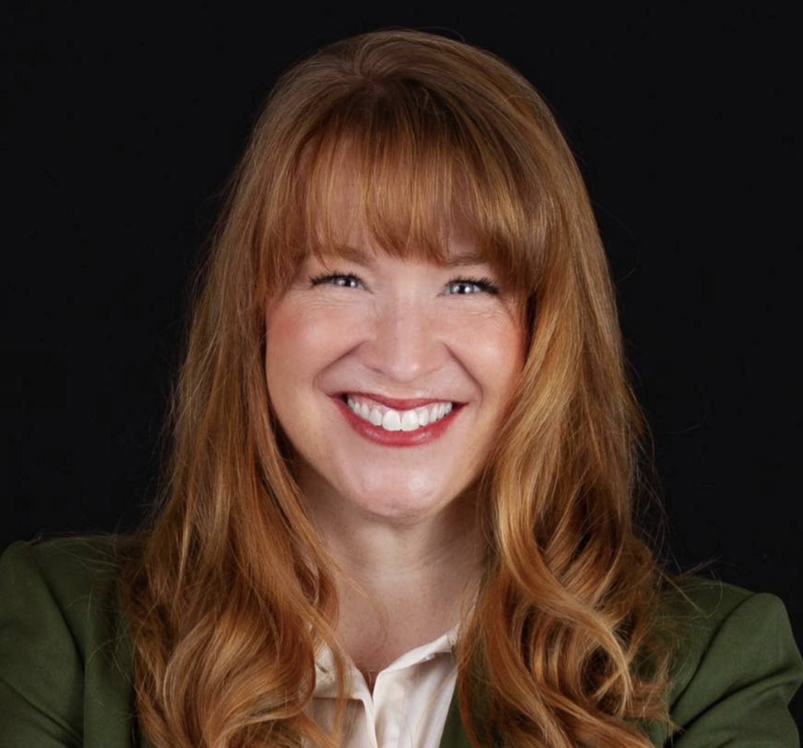 Headshot of Lindsay
