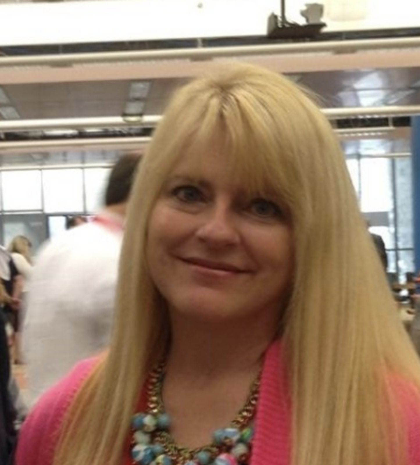 Headshot of Linda