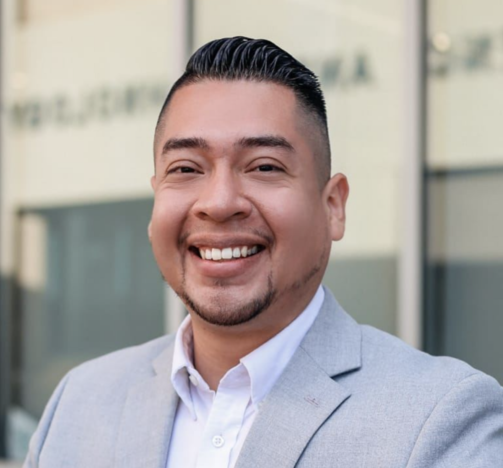Headshot of Ulises
