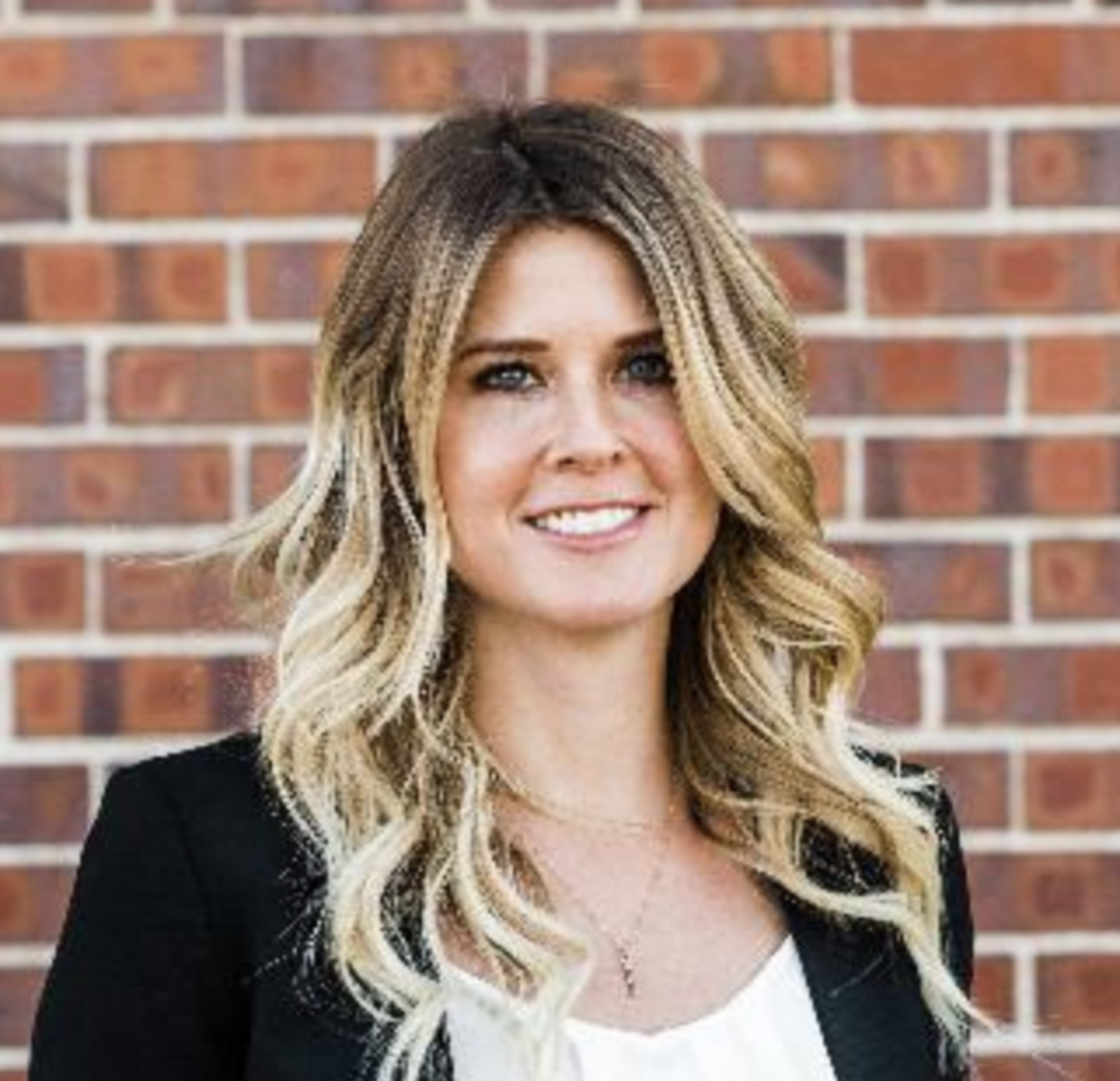 Headshot of Lindsey