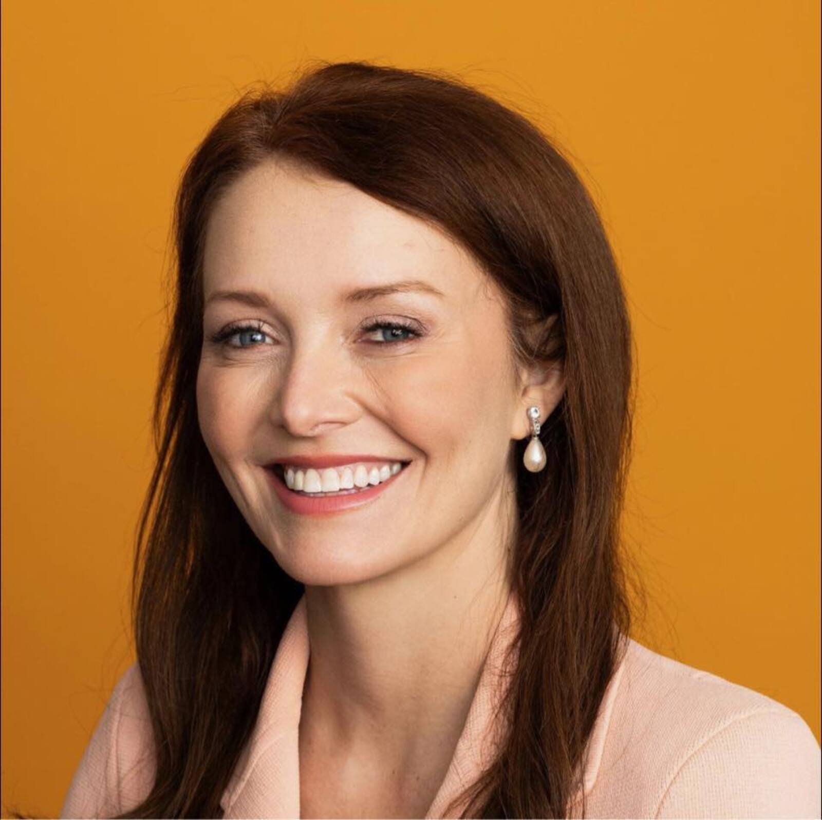 Headshot of Lindsey