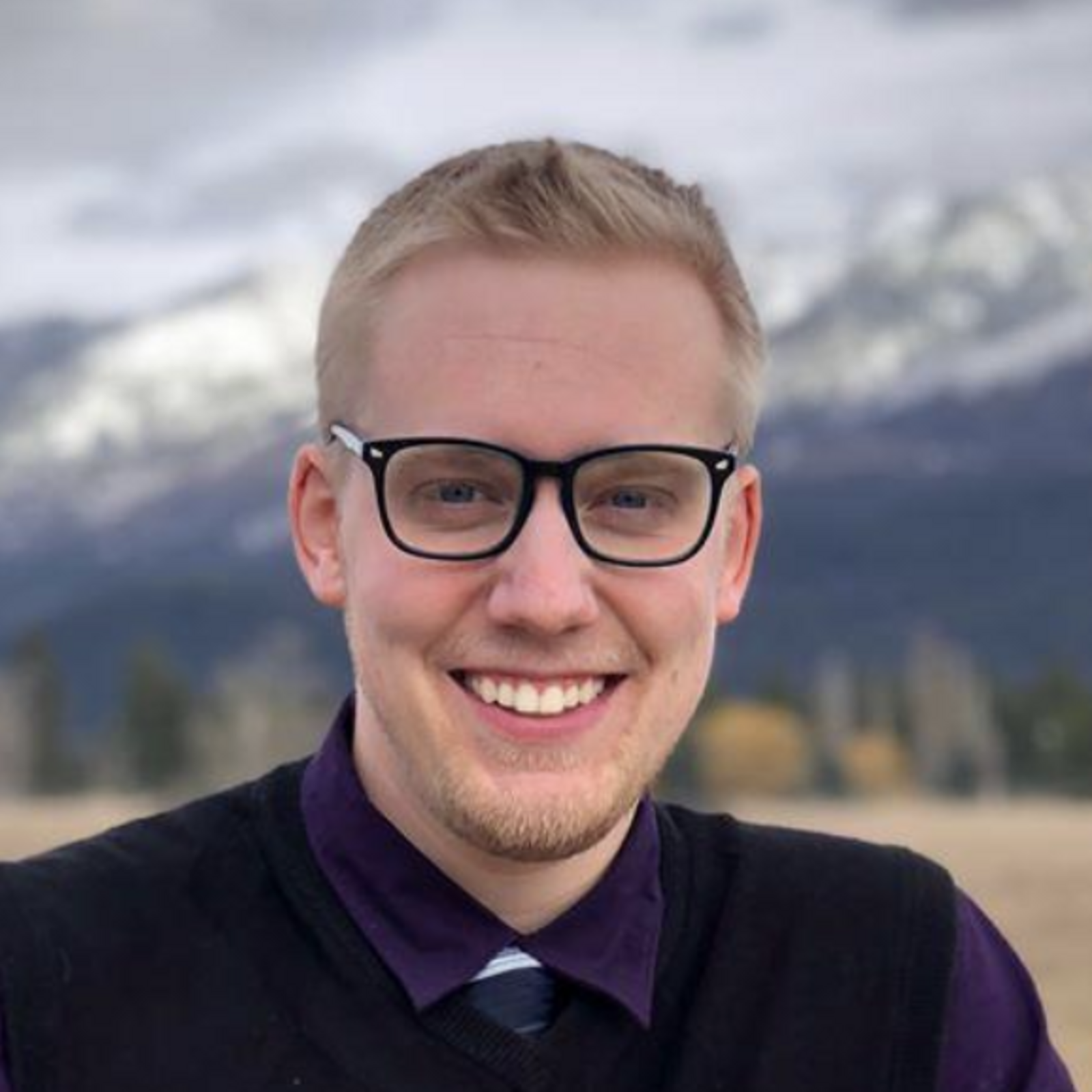Headshot of Devin
