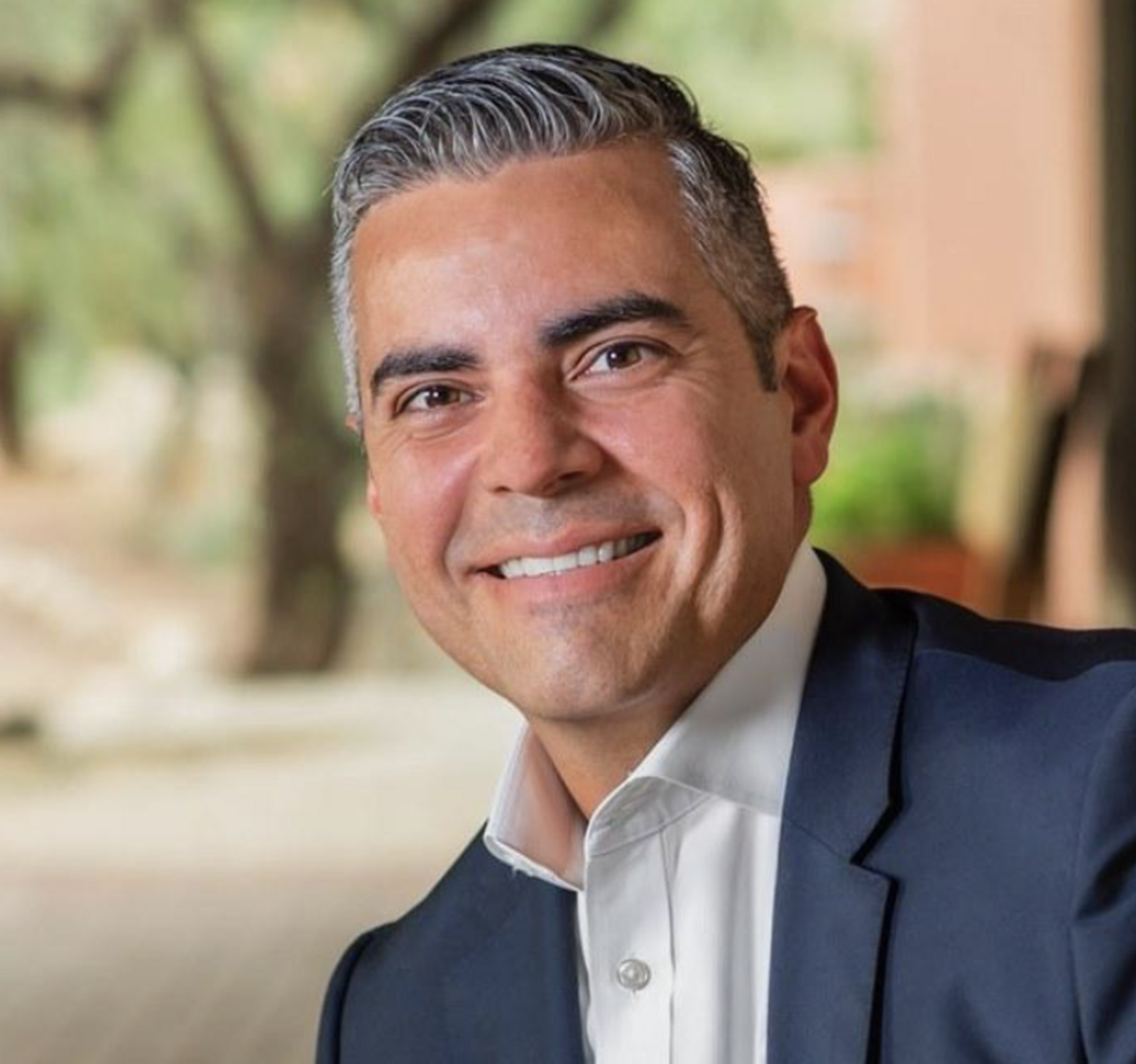 Headshot of Juan