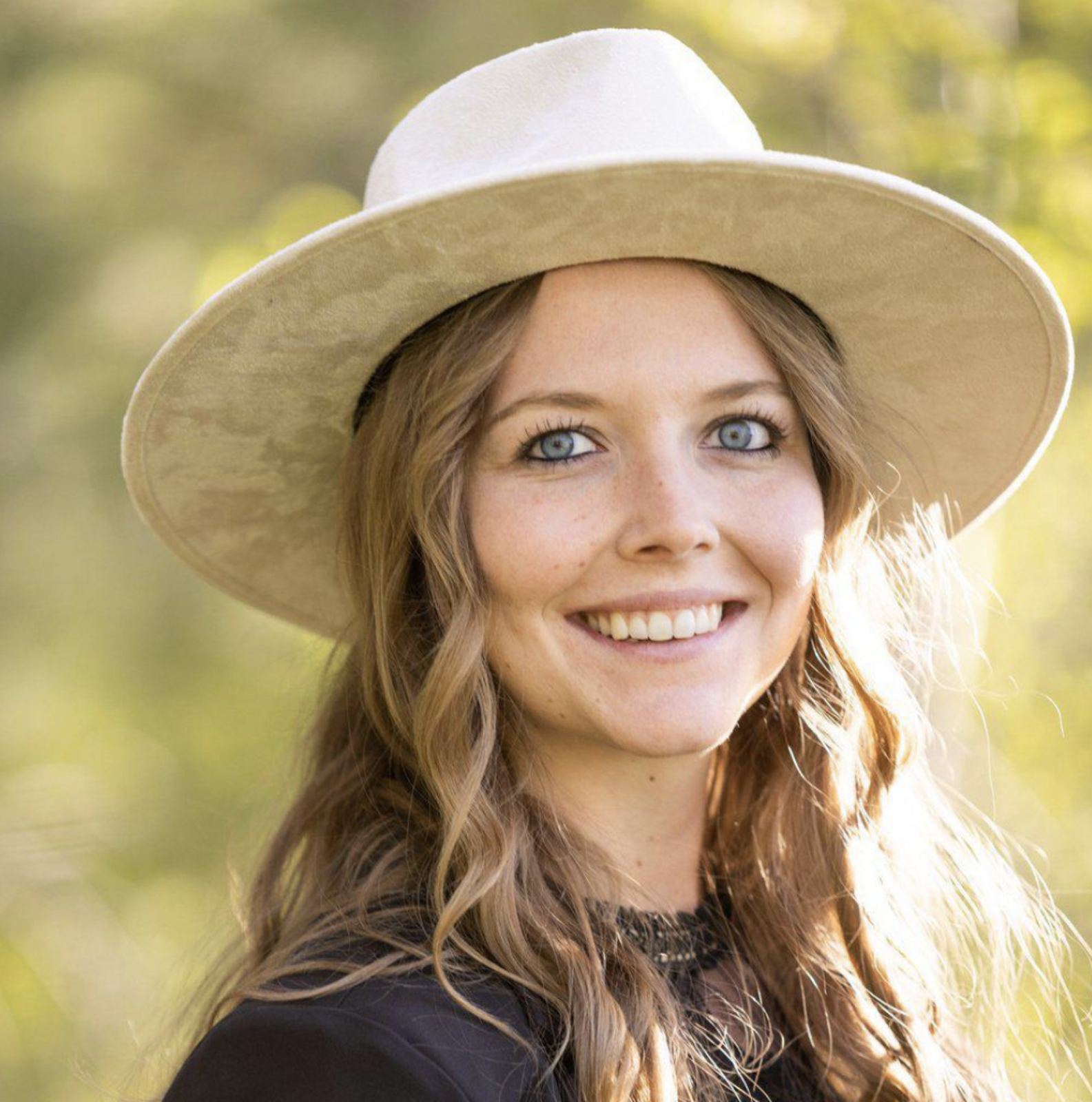 Headshot of Amanda