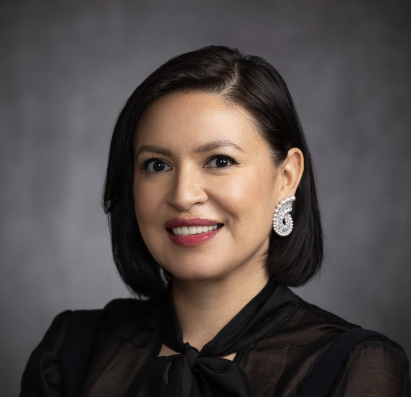 Headshot of Linda