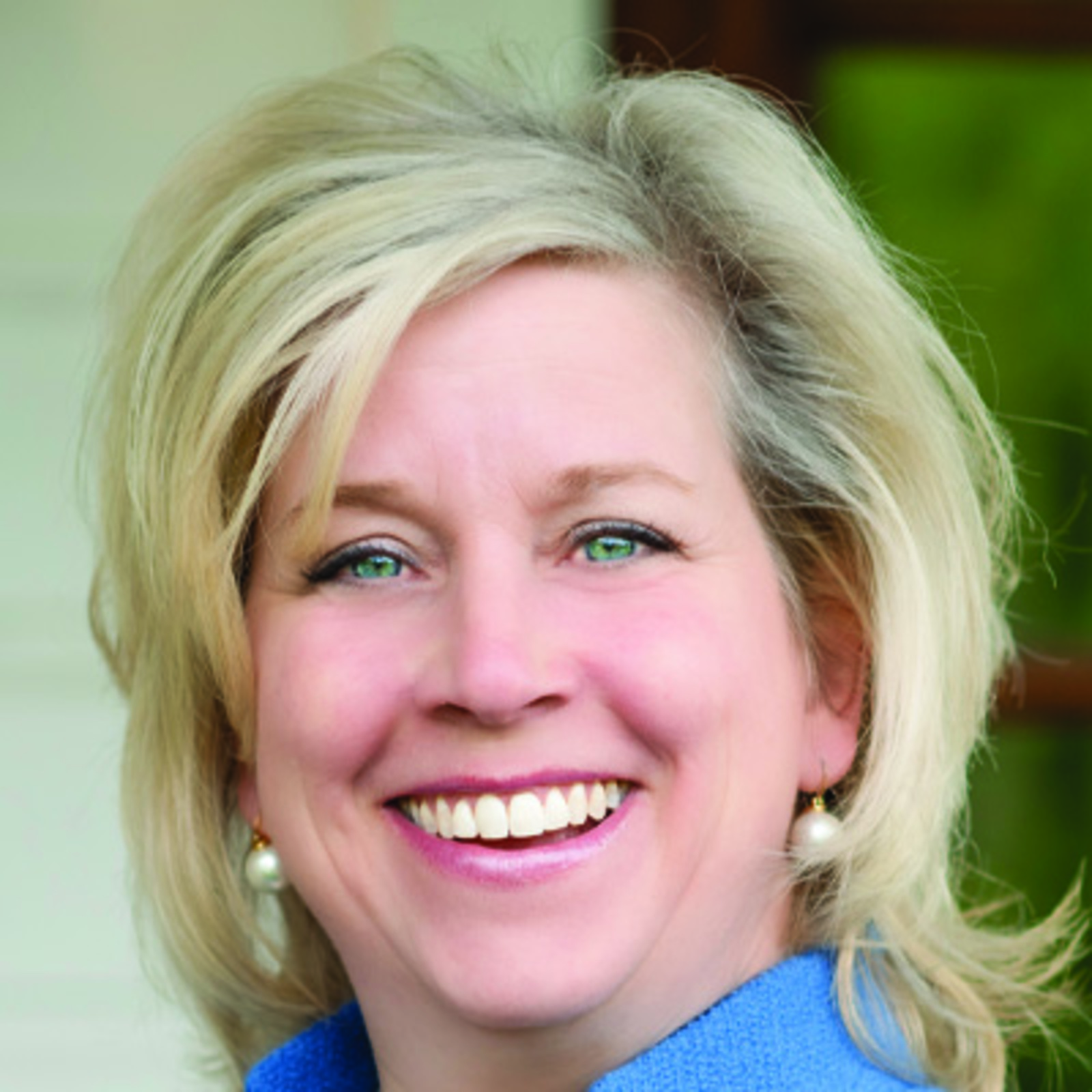 Headshot of Elizabeth