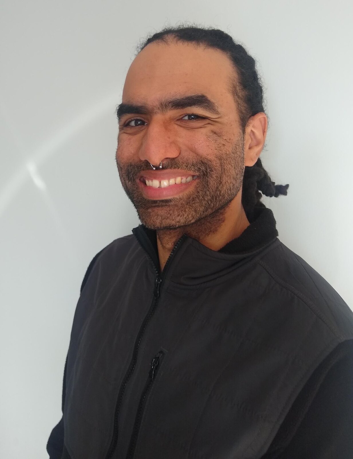 Headshot of Luis