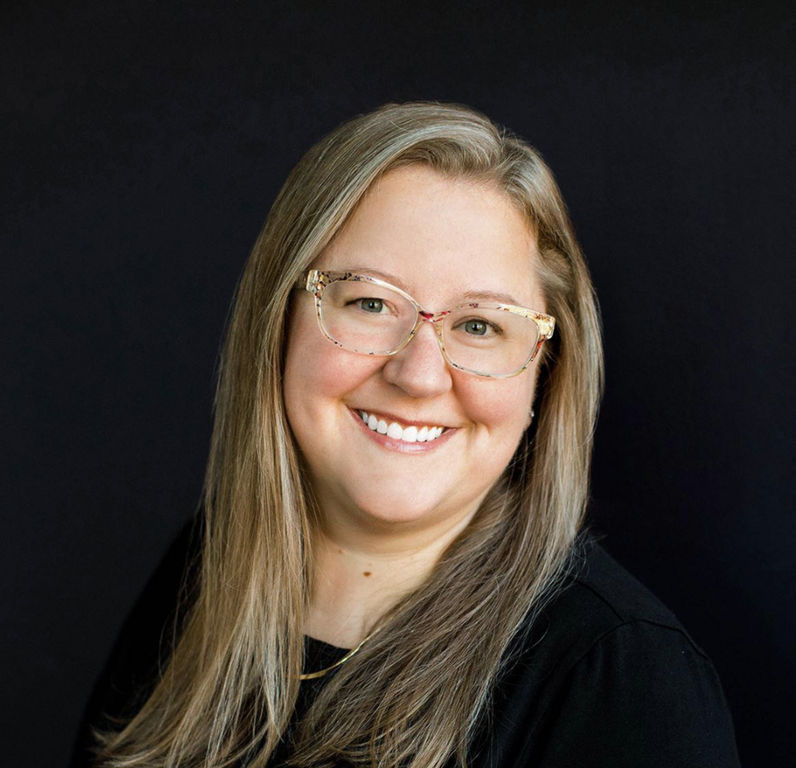 Headshot of Lauren