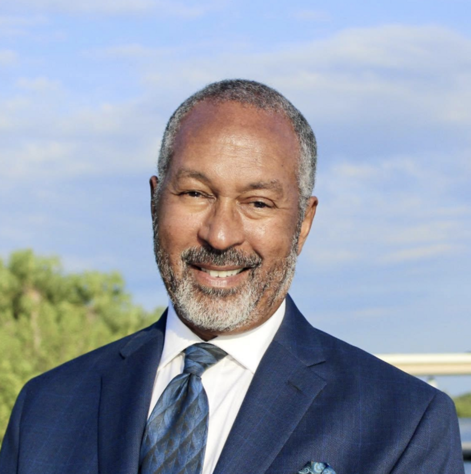 Headshot of Glenn