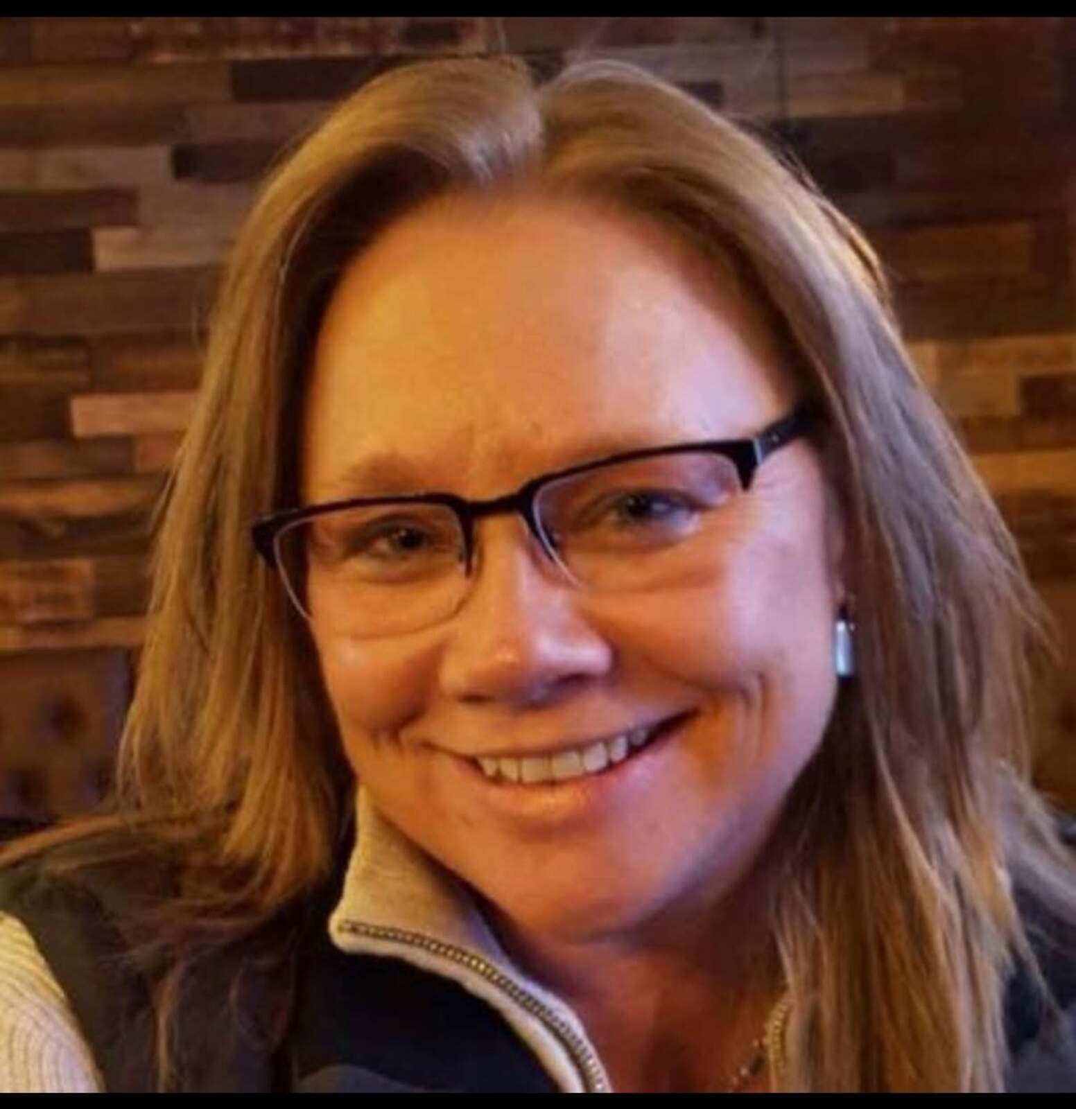 Headshot of Donna