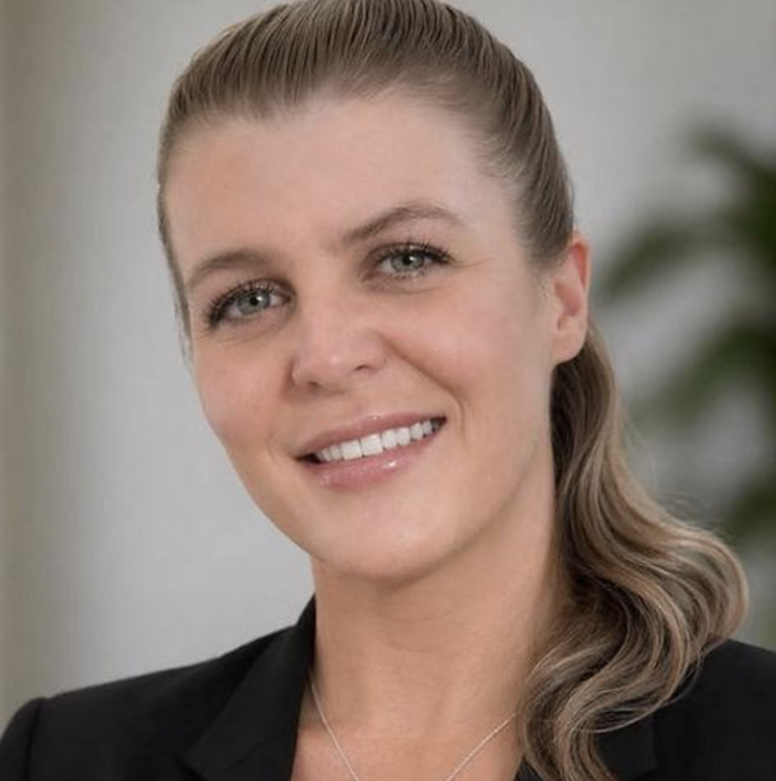 Headshot of Kellie
